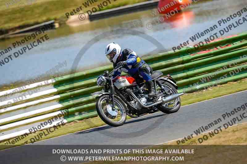 Vintage motorcycle club;eventdigitalimages;mallory park;mallory park trackday photographs;no limits trackdays;peter wileman photography;trackday digital images;trackday photos;vmcc festival 1000 bikes photographs